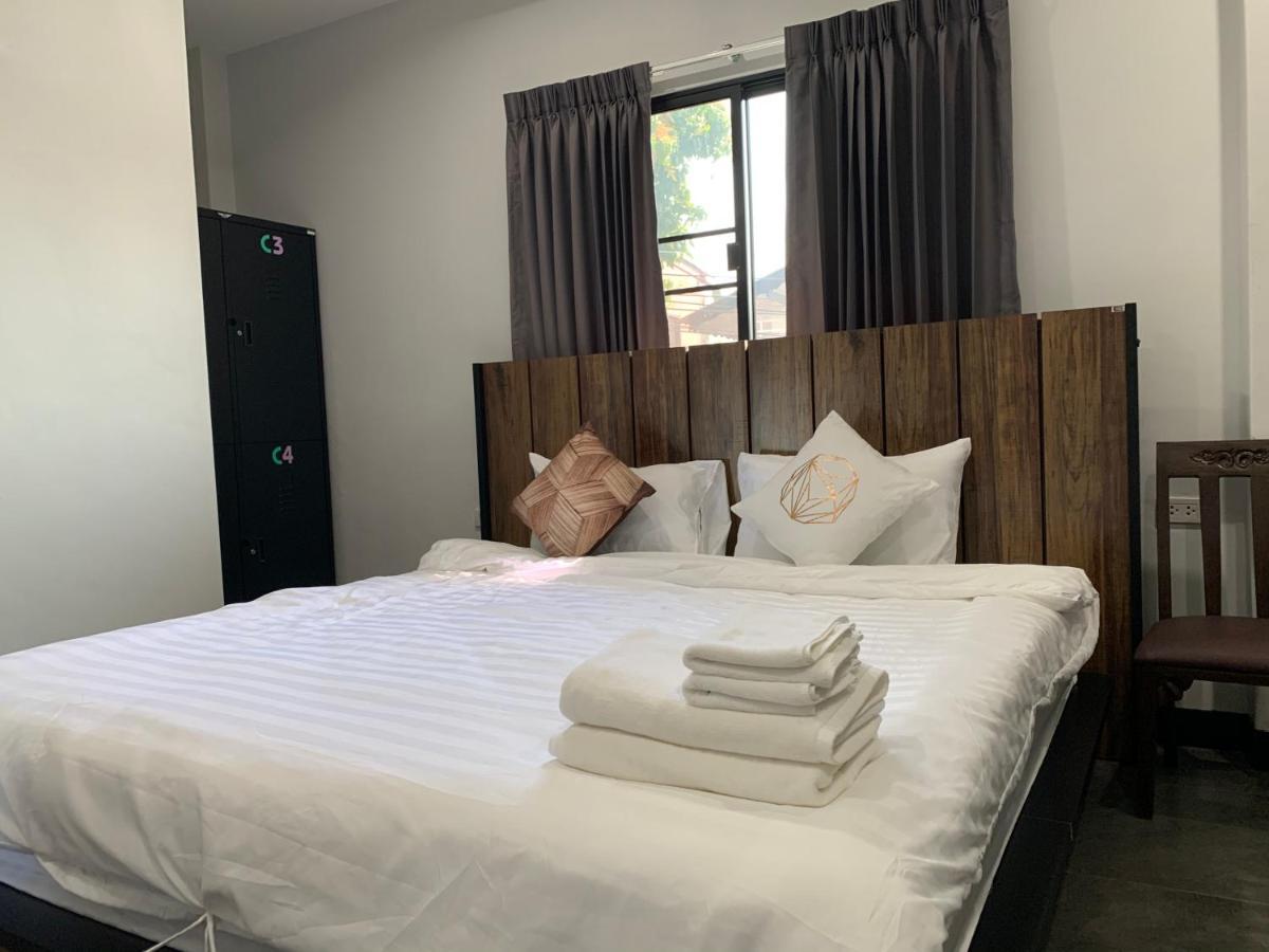 Youniverse Homestay เชียงใหม่ ภายนอก รูปภาพ